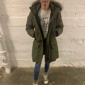 CANADA GOOSE WOMENS TRILLIUM PARKA IN OLIVE